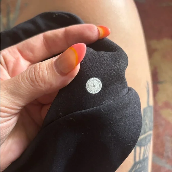 Lululemon reversible Black Camouflage Sports Bra - Picture 4 of 4